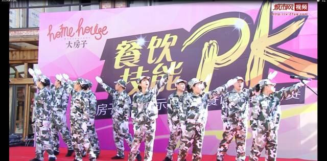 一乞丐想进入清华保安死活不让,校长见后大惊:快跟我进来!